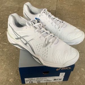 New in Box ASICS women’s Gel Resolution 6 tennis shoes! White. Sz 10
